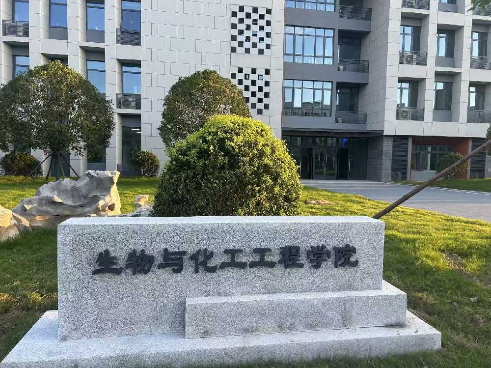 新和县扬州职业大学体育场高杆灯项目